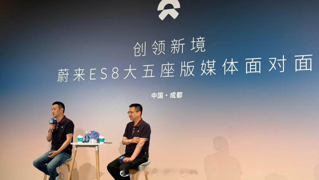 媒体面对面ES8五座版对于后备箱隔板，之所以可以做成这个形态，本质原因是因为ES