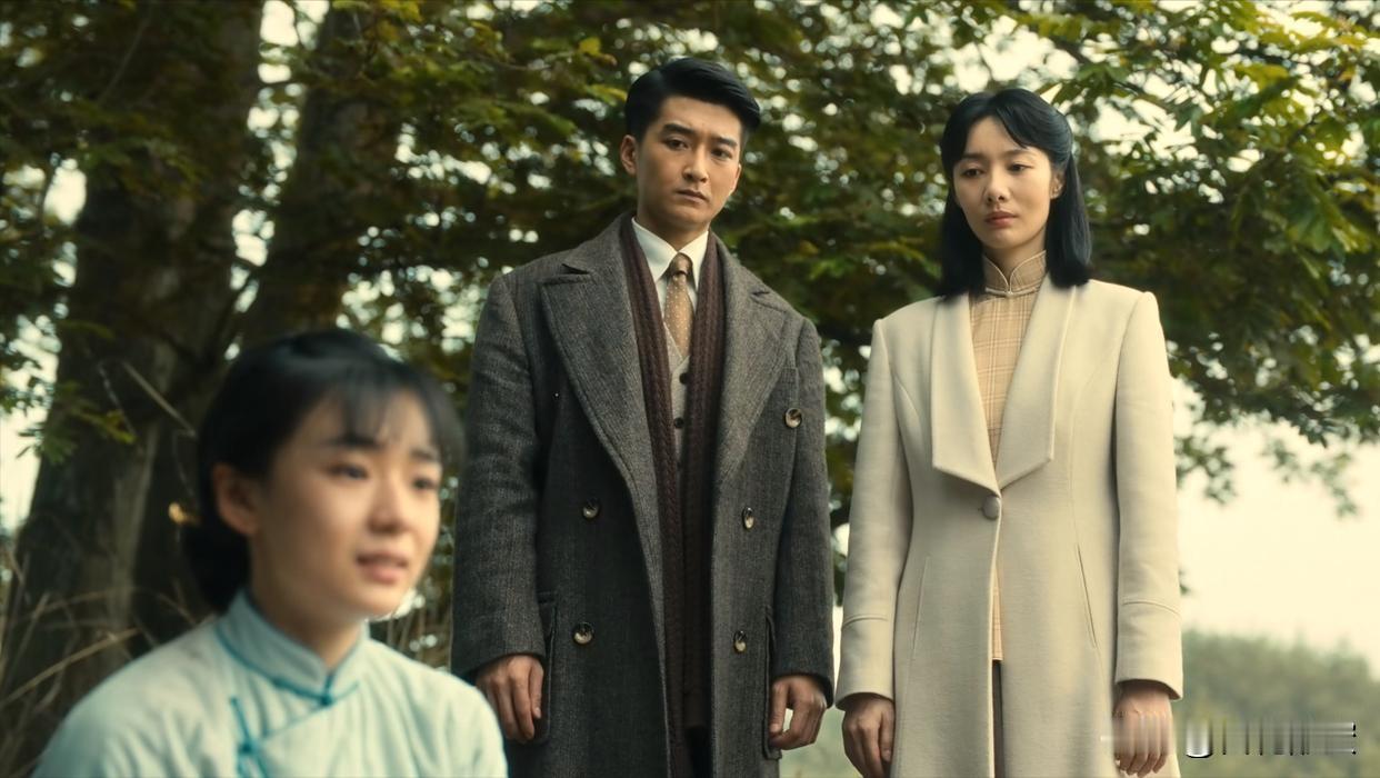 说起来，《八千里路云和月》中的丫头韩小月，是在小姐俞淑真（刘思远饰）的引领下，走