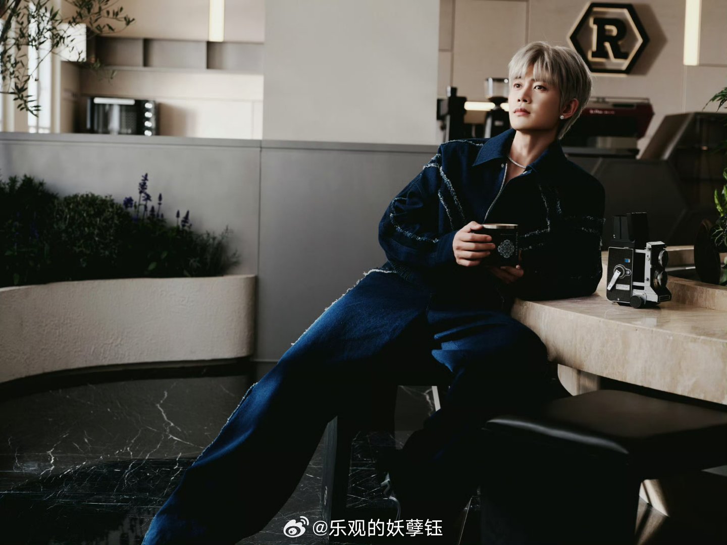任嘉伦  追光说句心里话，无论你演的是谁，是你就行因为你是任嘉伦啊是我期待的任嘉