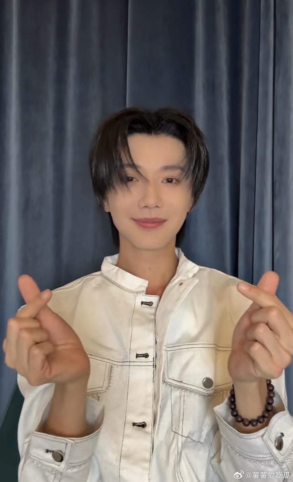 郝熠然直播:郝熠然全程陪同啊，除了上个卫生间，我知足了 