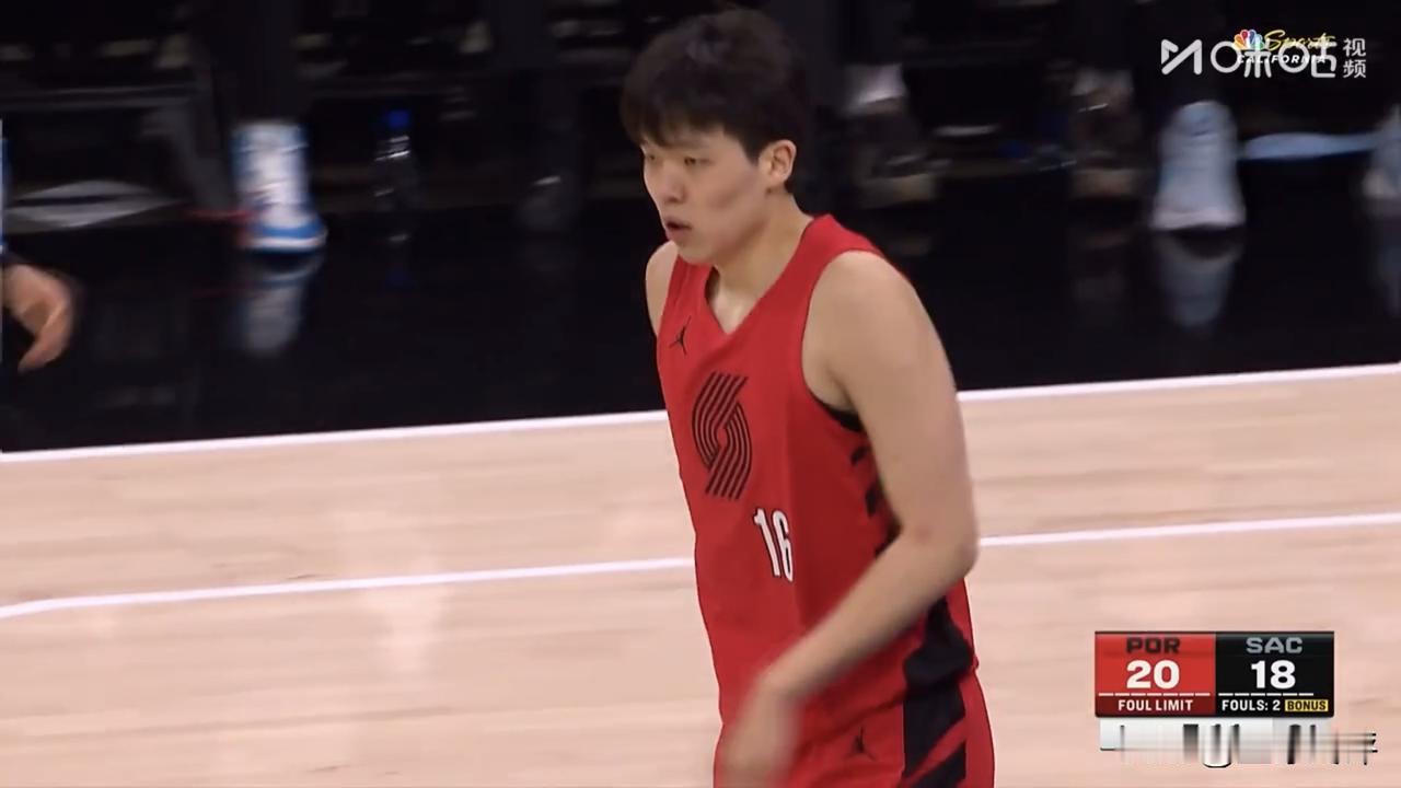 杨瀚森G联赛和常规赛两边奔波，今天常规赛得到出场机会，面对国王队第一节出场3分4