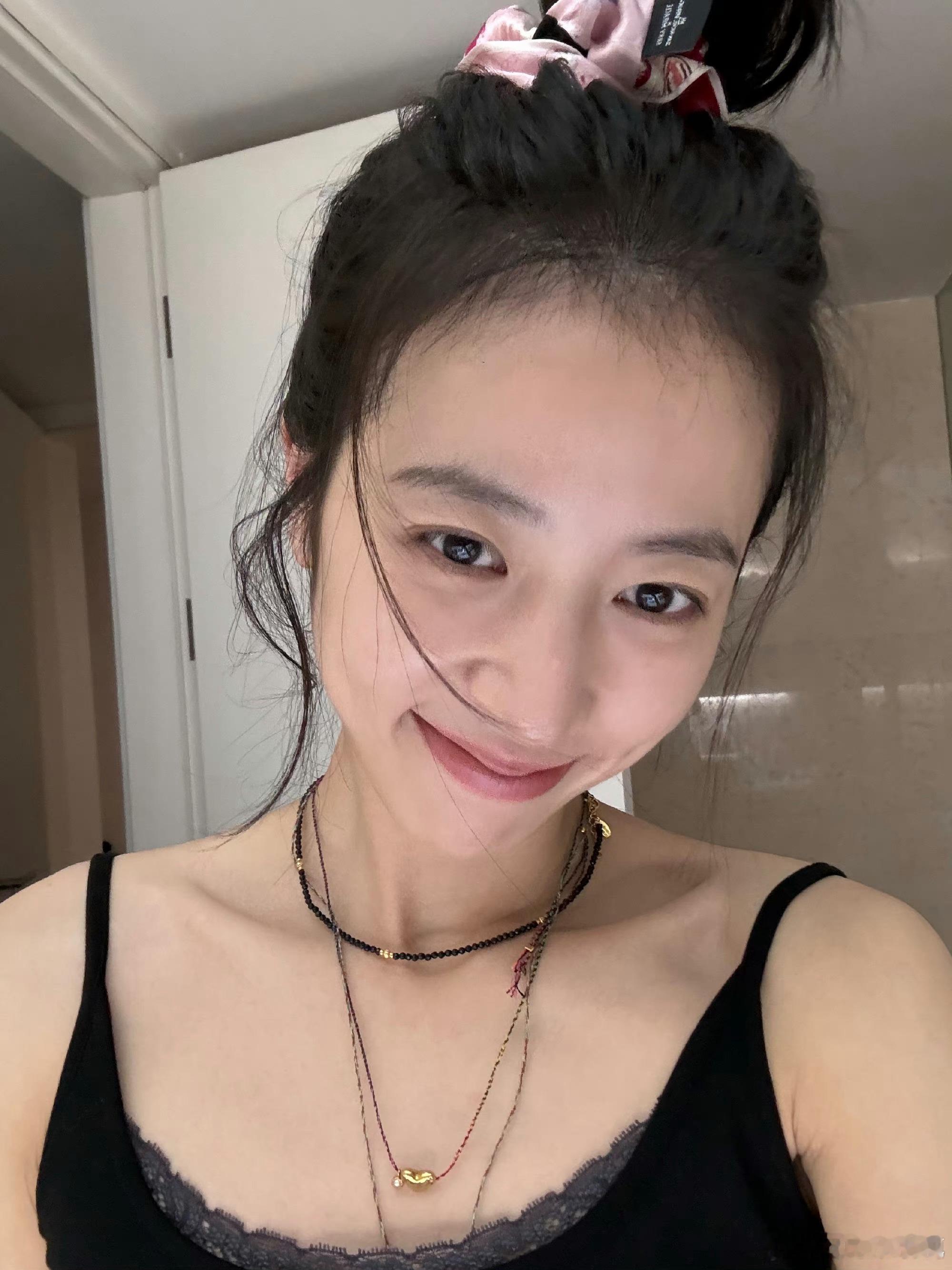 周姐我觉得库存好看，如果是现照会更好看吧[doge] ​​​
