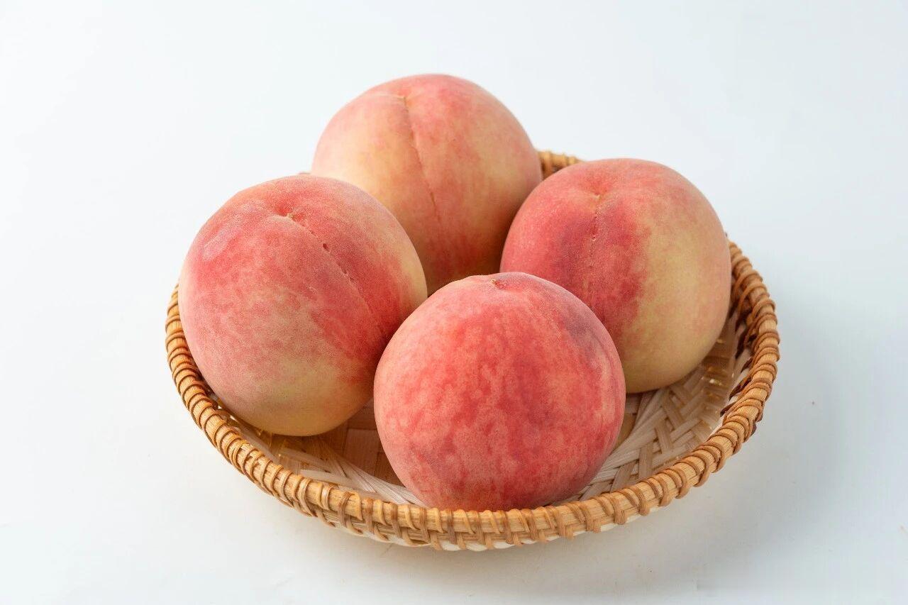 三伏天养生指南热闻医疗研究院 【夏天吃桃的3个理由】1、对血糖友好桃子含糖量较低