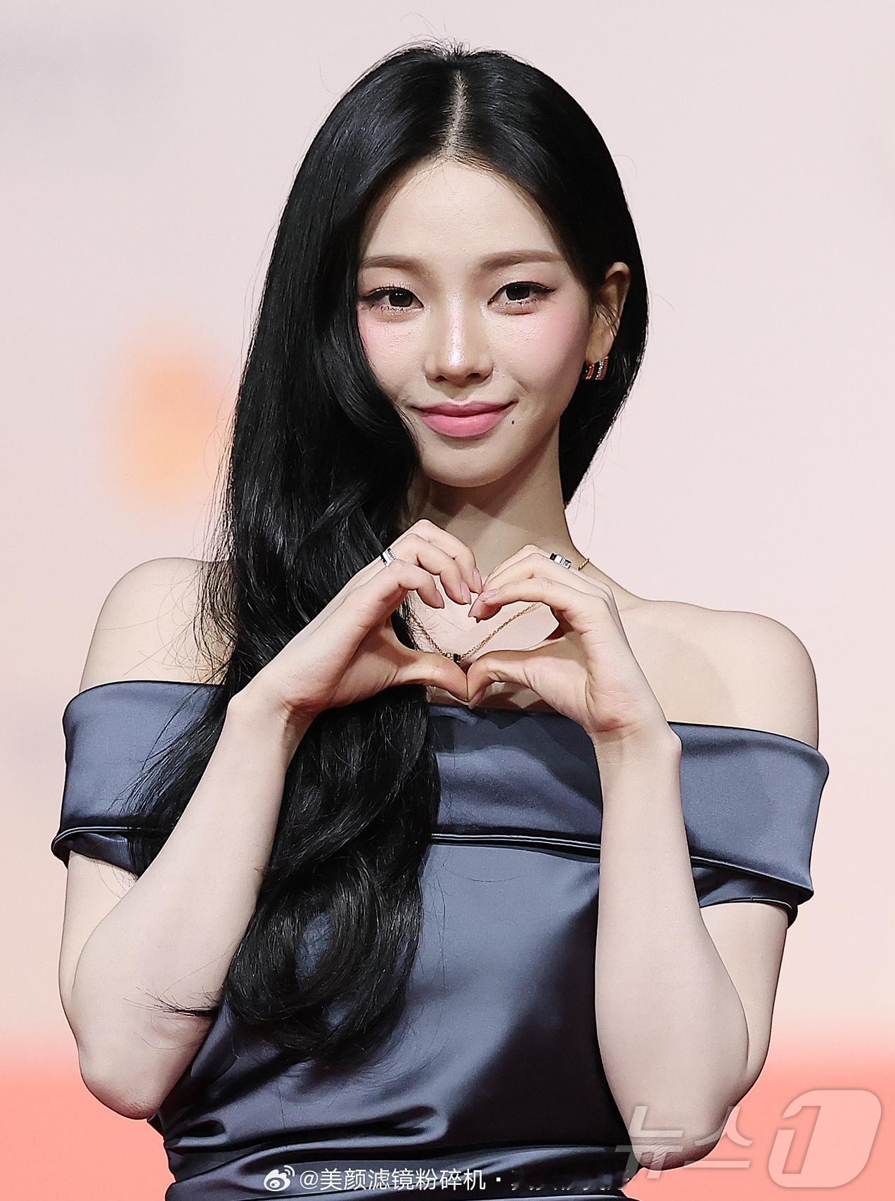 aespa柳智敏，金玟庭，宁艺卓，Giselle今日SBS红毯新闻图SBS