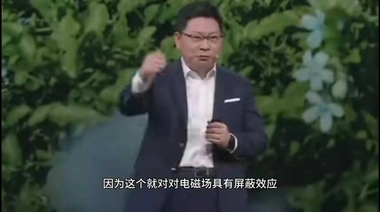 余大嘴不愧是做手机出身的啊，之前明确表示前档镀银会影响信号，所以问界很好的避免了