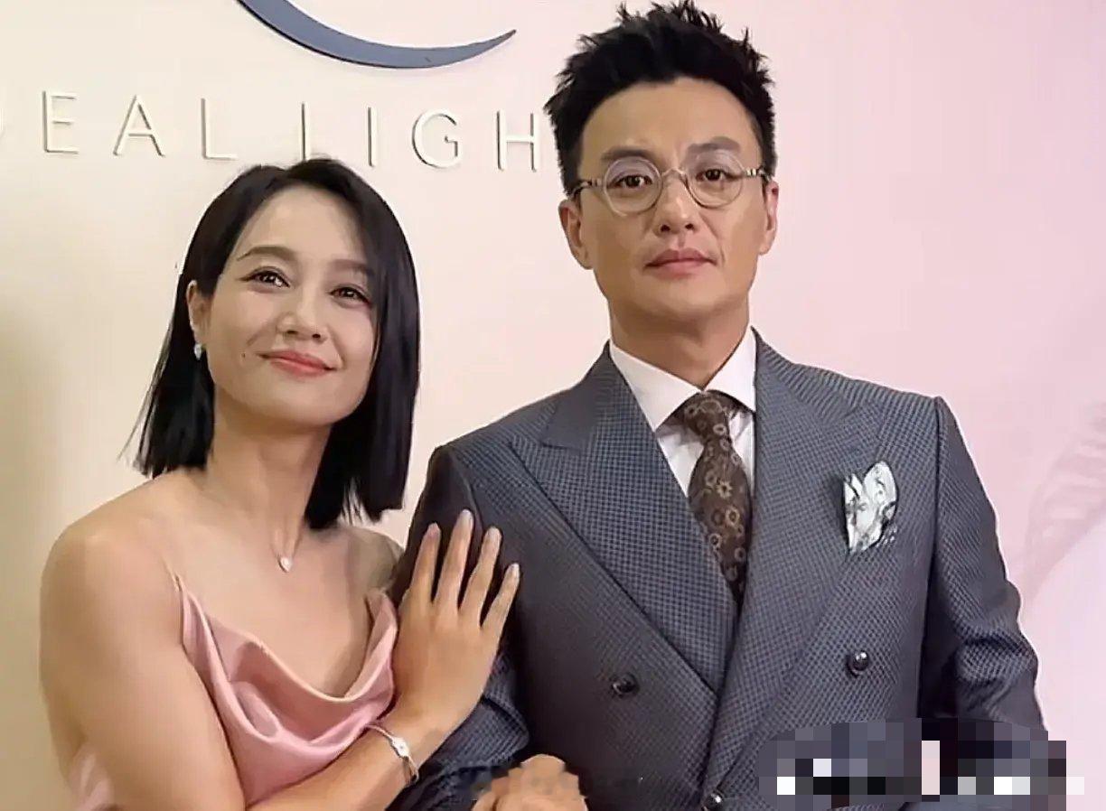 差点没认出周一围朱丹和周一围夫妇，二人已经结婚7年了，育有两子，二人同框亮相，手