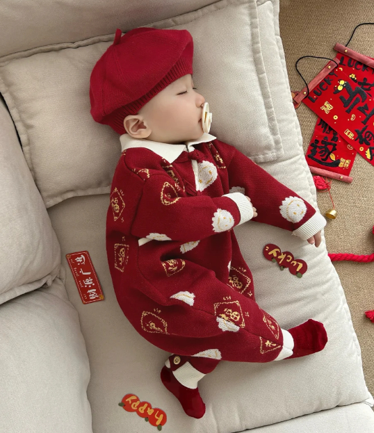 ”过年带娃必看｜宝宝拜年礼仪全攻略🧧”01.”见人主动甜甜问好👋，乖巧懂礼超