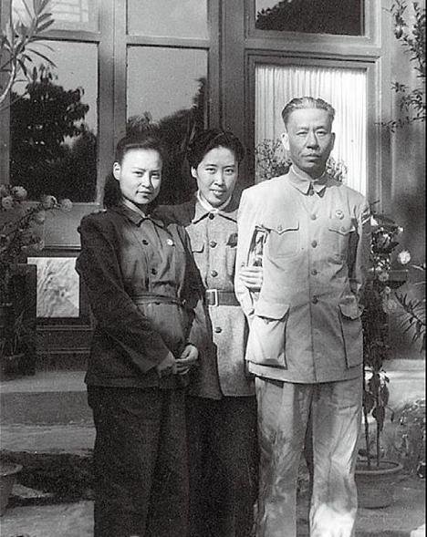 1953年春，江苏朱楼村的朱文玉捏着那封北京来信，手指被信封里的60万元旧币硌得