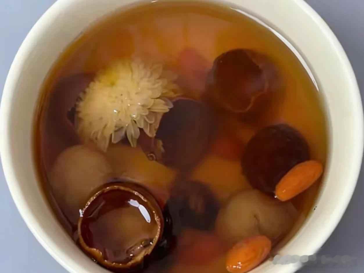 普通人喝杯茶，眼睛真能好？燕子小厨房的明目方，火了又让人担心

2026年1月初