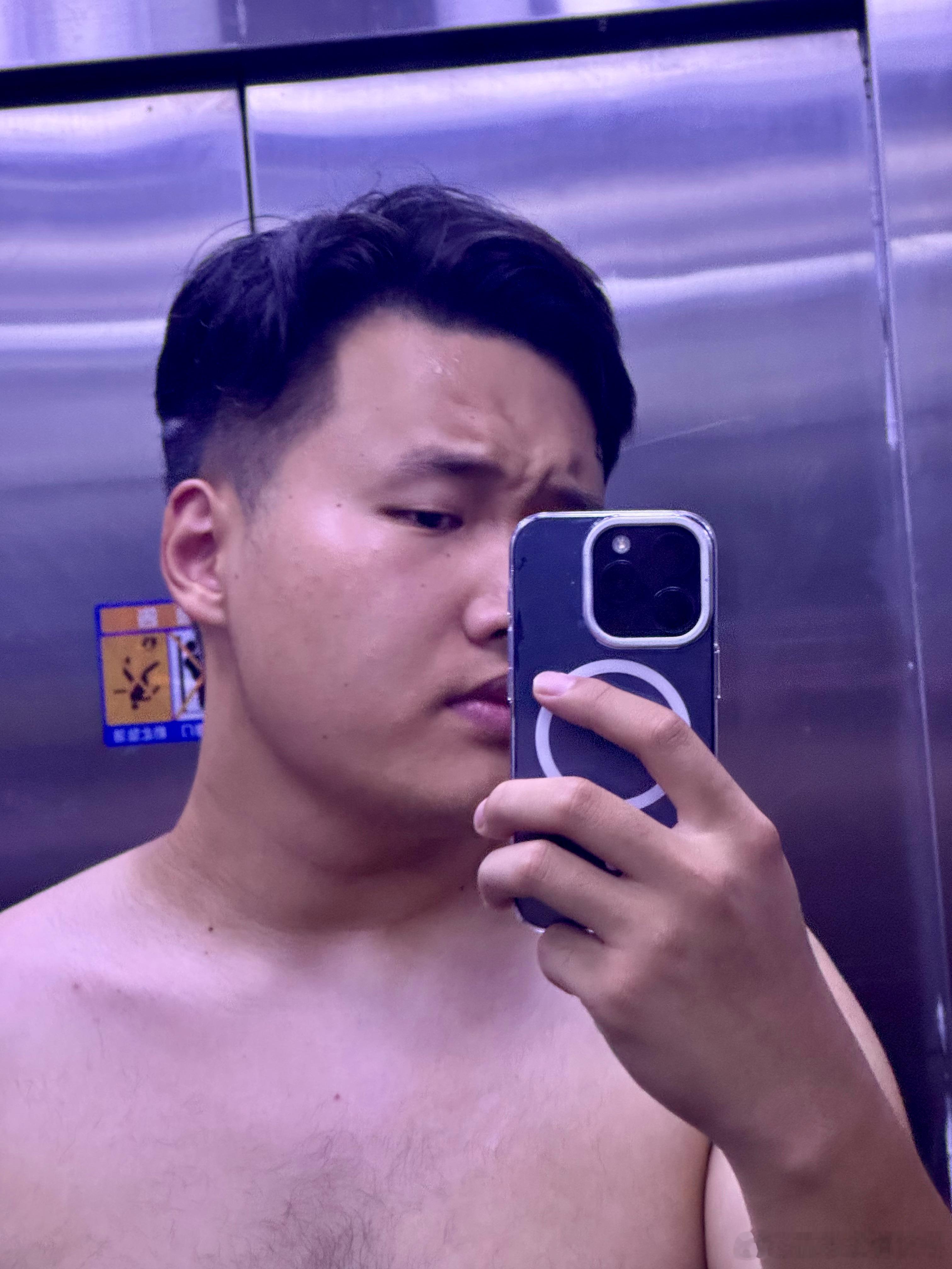 其实我是美丽，套的人皮面具[思考] ​​​