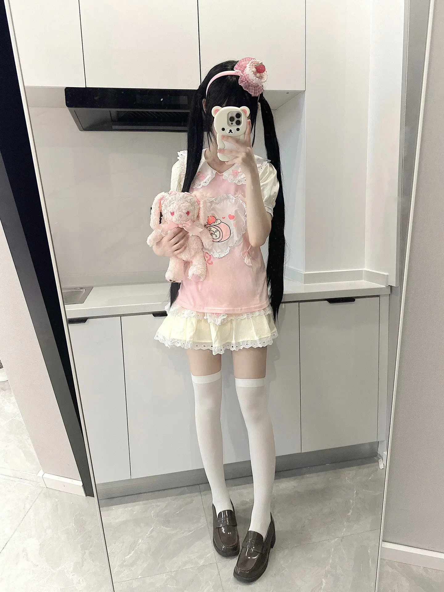 每次眼泪流到手心里都在想如果我掉的眼泪能换来我想要的万分之一的幸福就好了