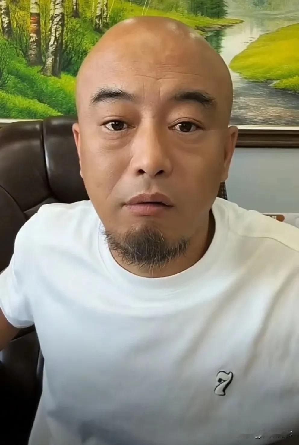 丁老五说818辛巴不直播，给808留下了无限的空间！

            