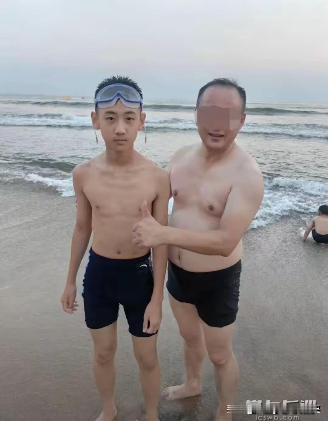 广东惠州，甘肃一家三口在海里游泳，体力不支漂在百米外喊救命。岸上一个14岁的长沙