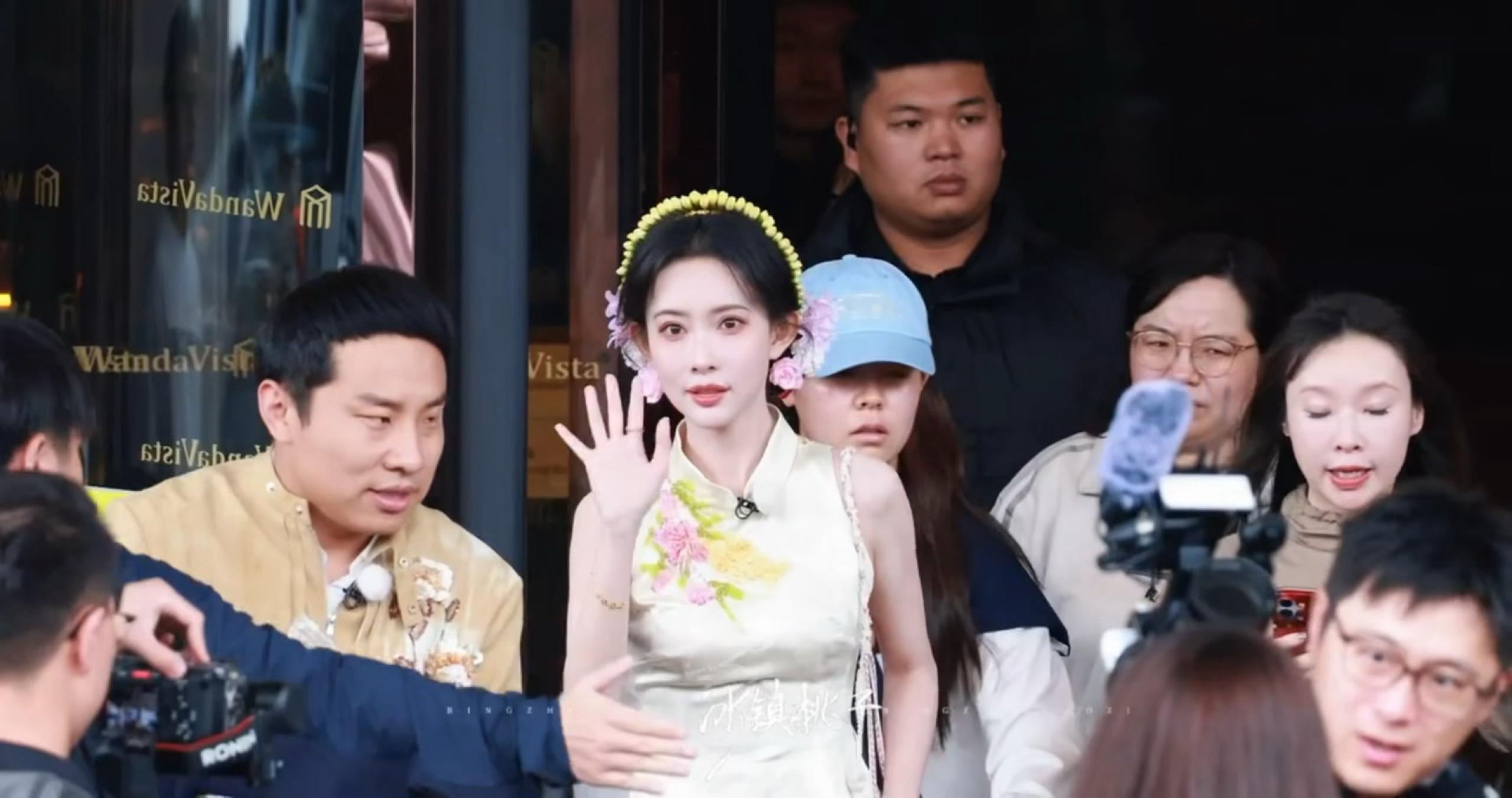 孟姐你美 孟子义旗袍簪花盘发