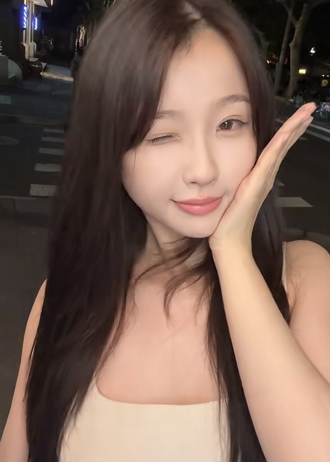 突然觉得虞书欣好像张淼怡，甚至还没有张淼怡好看…… ​​​