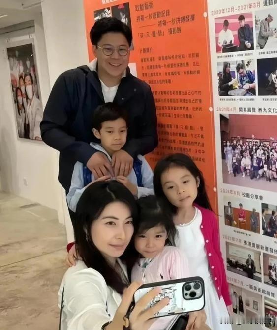 香港算命大师曾直言
“不敢给郭晶晶看相”，
说她“打破相书定律”。

有人吐槽她