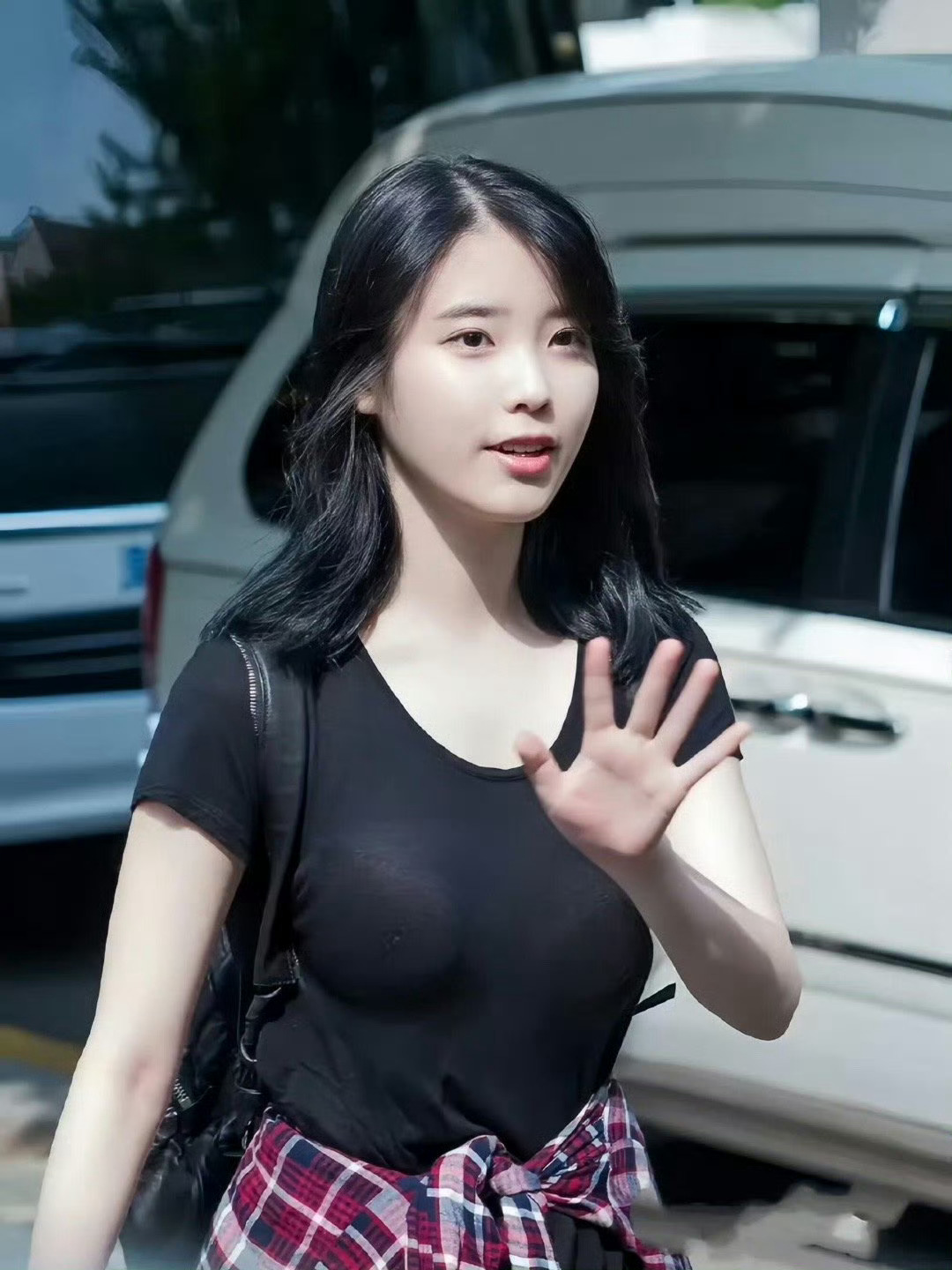 性感的李知恩和你打招呼了 ​​​