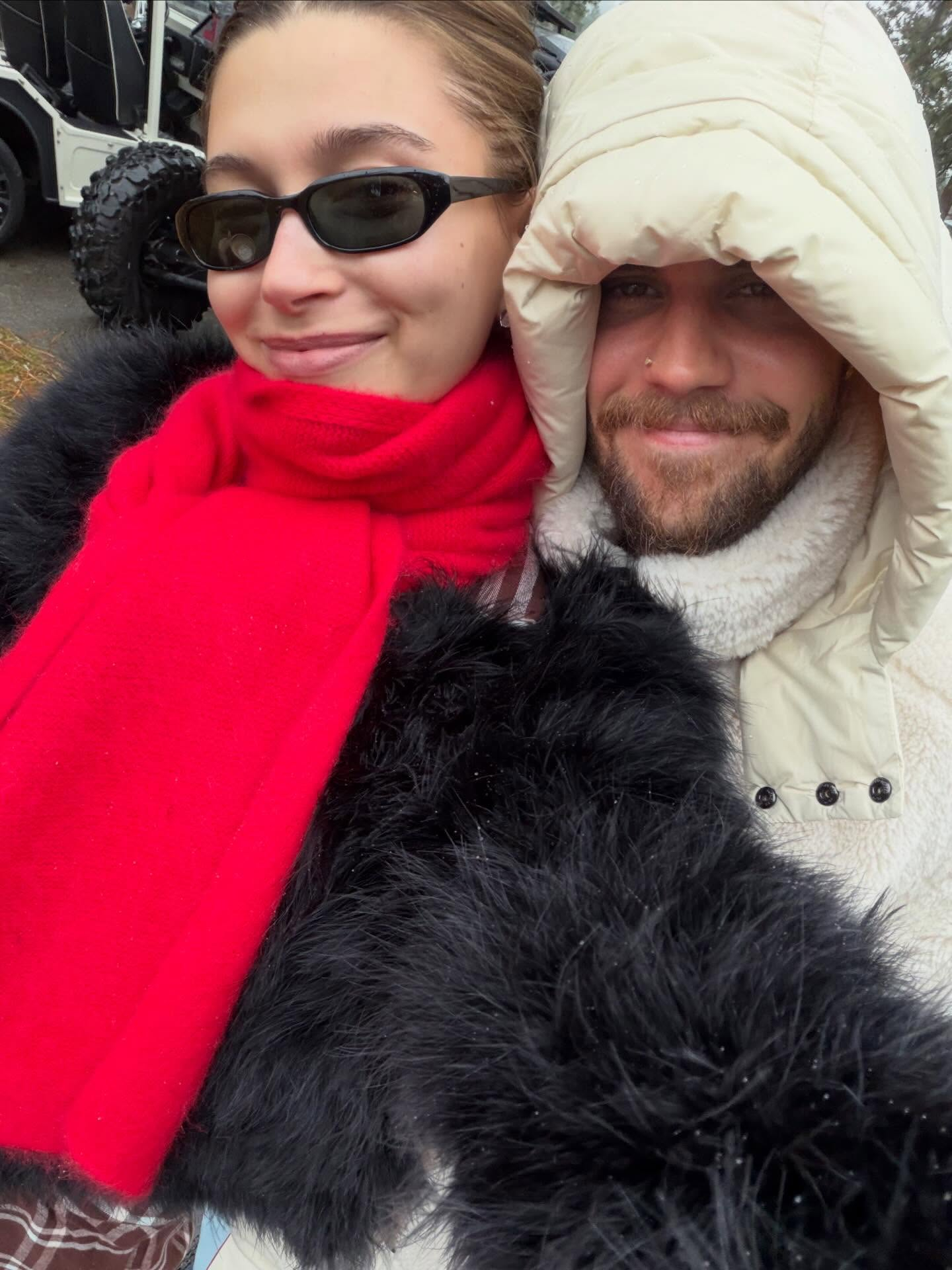 贾斯汀比伯Justin Bieber圣诞节秀和爱妻海莉比伯甜蜜新照~~Justi