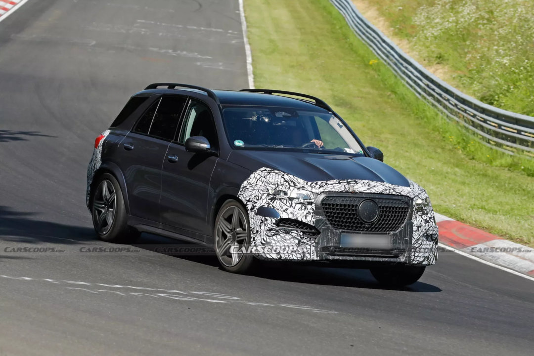 车市热门 奔驰本月已相继推出全新VLE纯电MPV与迈巴赫S级改款，但产品攻势尚未