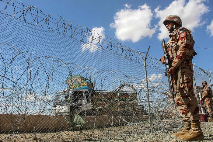 巴基斯坦与阿富汗宣布在开斋节期间临时停火，暂停跨境军事行动。双方均称此举应沙特、