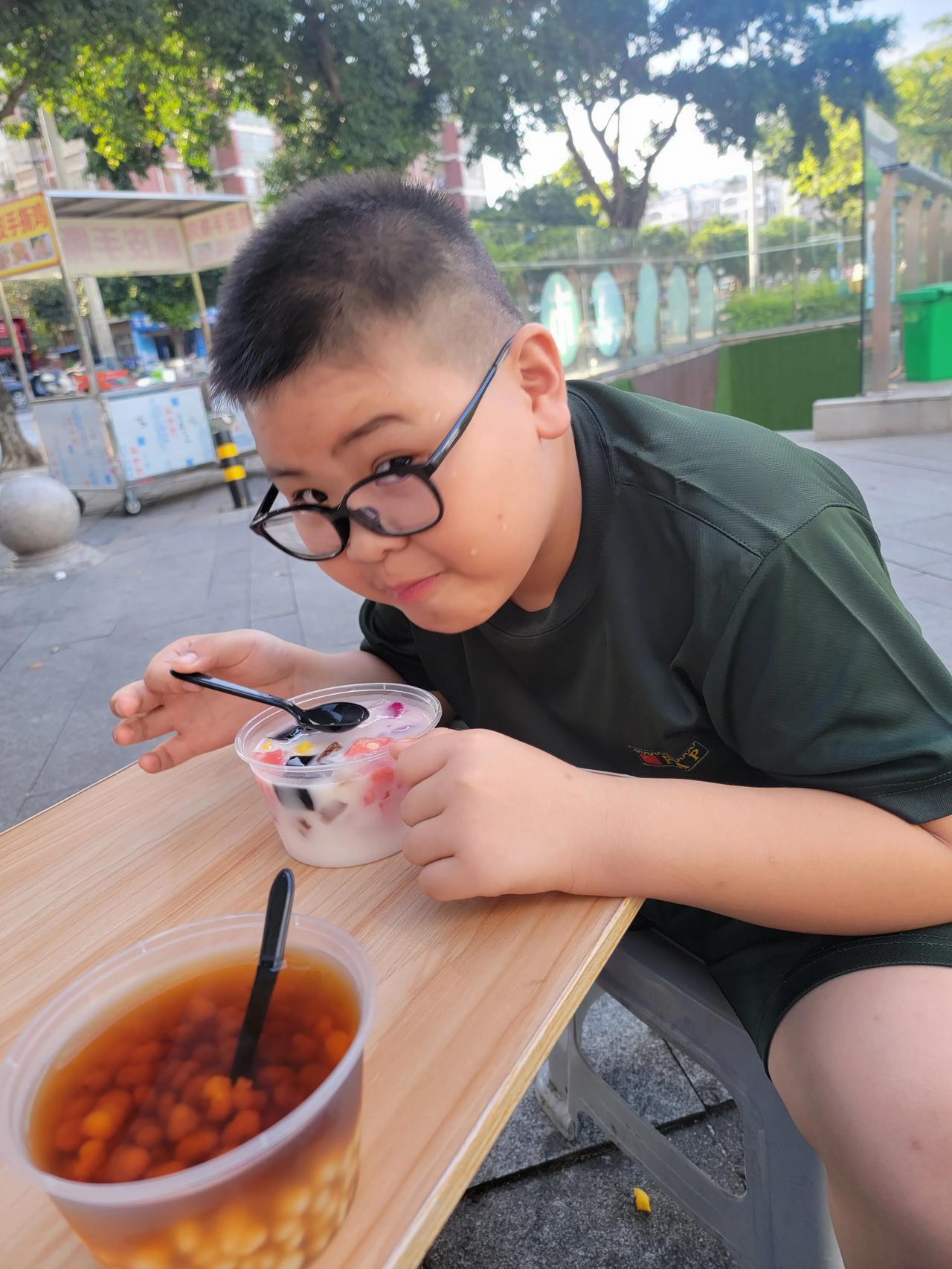 今天跟我买菜，我见天气太热就去附近小区的步步高超市买菜，住这里3年多了，上次是过