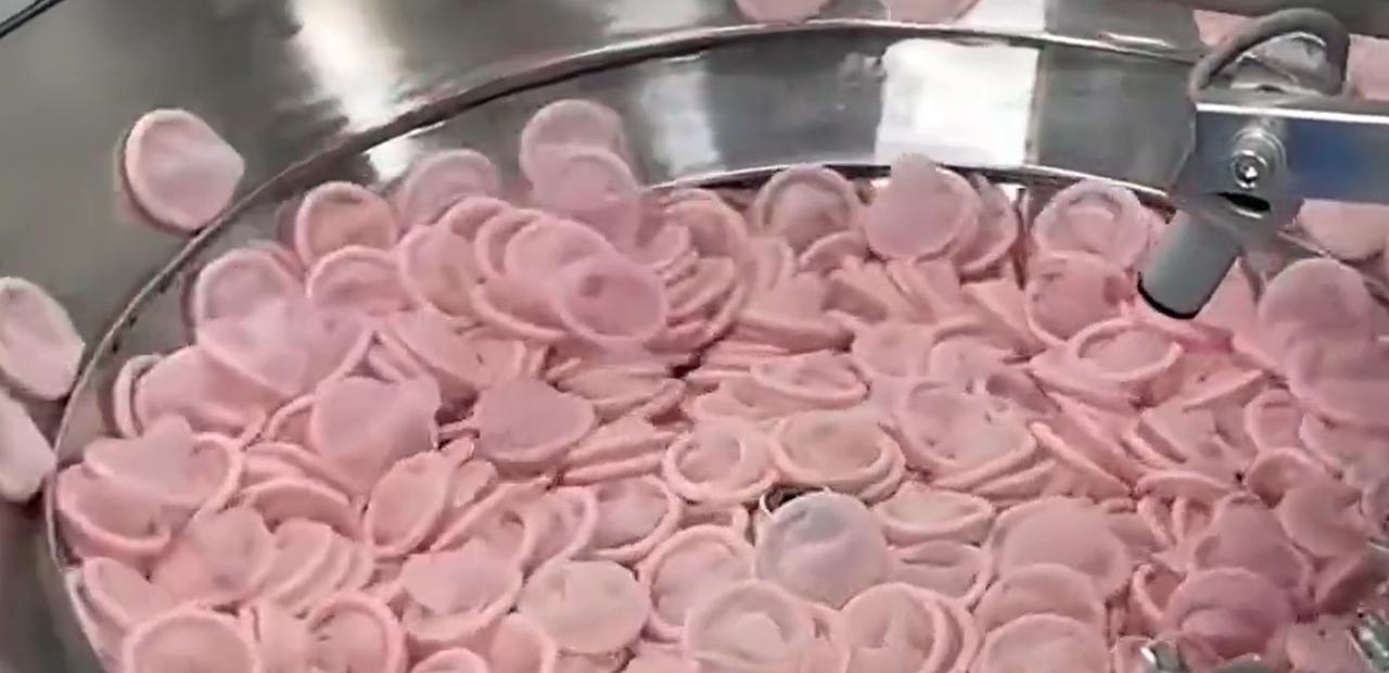 为什么避孕药品和用具要收税了
最近看到有网友讨论“避孕用品是否该收税”，有人不解