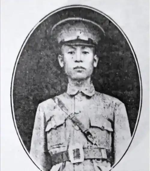 1949年初，大特务周伟龙出任国民党交通警察总局总队长，眼见国民党大厦将倾，他开