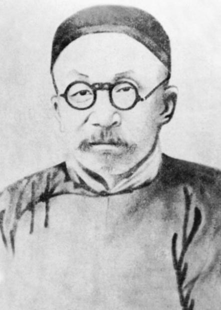 1903 年孙诒让见到《铁云藏龟》后，闭门谢客足不出户，将自己关在楼上书房专心研