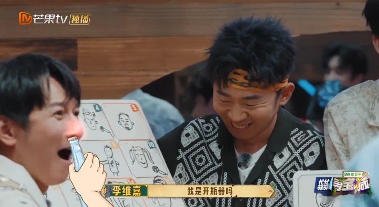 杨迪把维嘉画成开瓶器了抛开委屈不谈，这幅开瓶器画像居然精准抓住维嘉特点，抽象又传