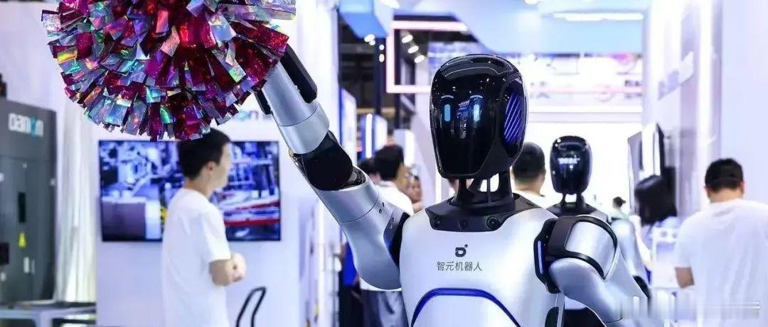 WAIC 机器人太会玩了7月27日，机器人前瞻报道，2025世界人工智能大会（2