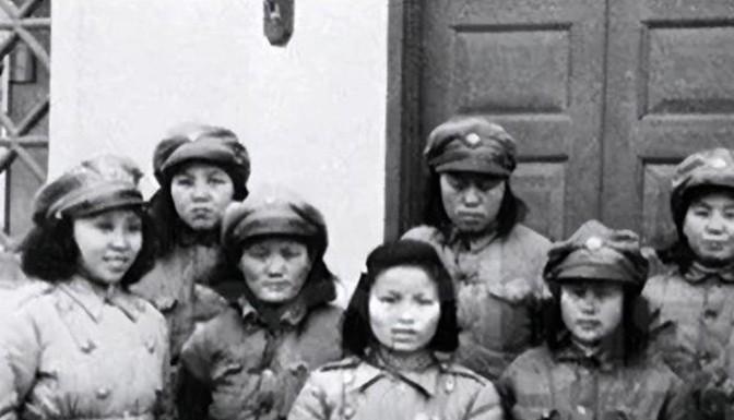 1942年，7名女译电员被日军包围，兽性大发的日本鬼子见她们年轻貌美，正要上前侮