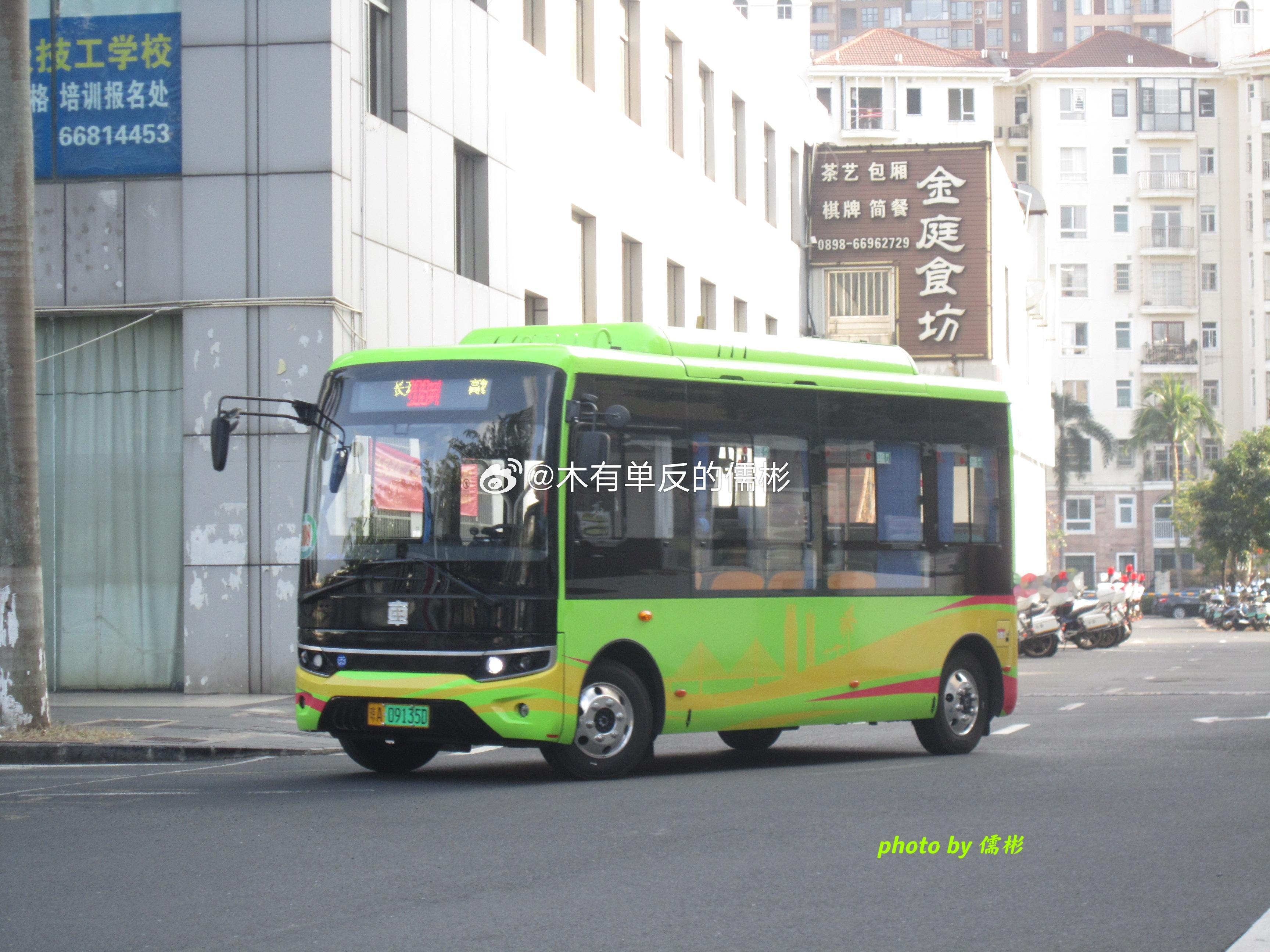 近日，海口公交的两款“車宝宝”：TEG6603BEV02和TEG6540BEV0