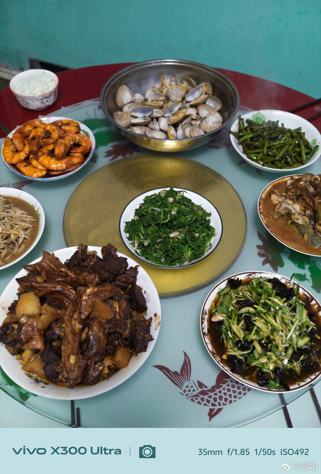 开饭了，好久没回娘家了，今天吃好吃的。 