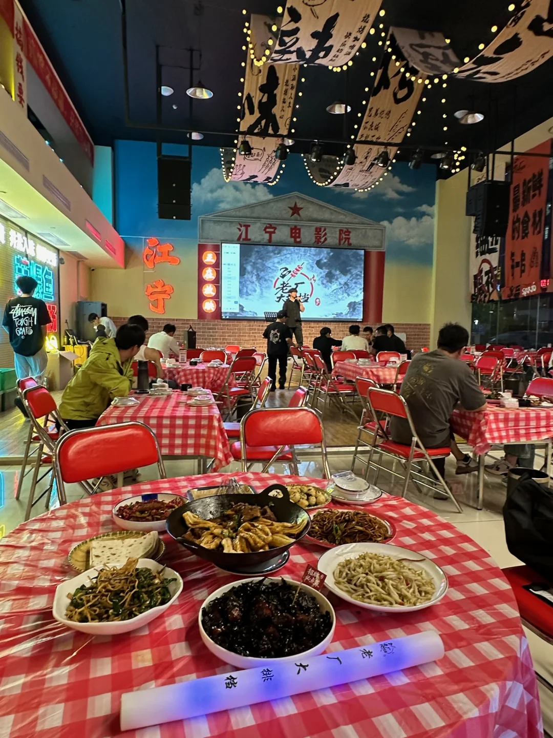 朋友带我来的，说是江宁蕞好吃的烧大排档。。。