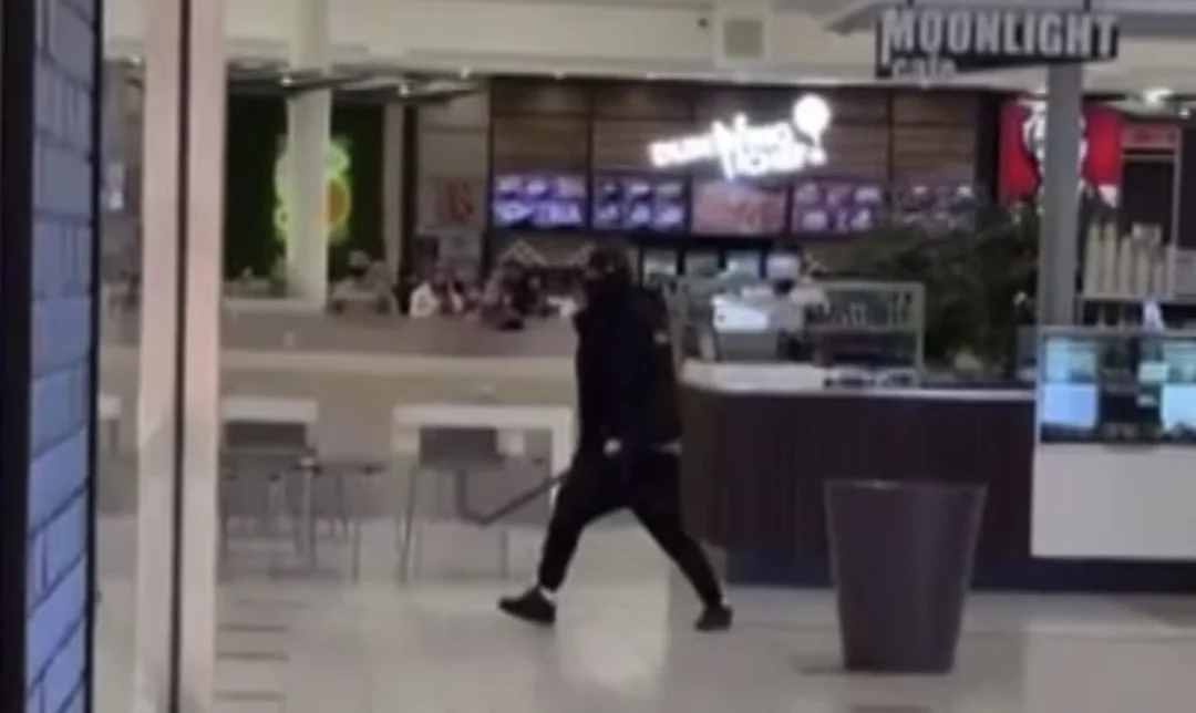 墨尔本购物中心发生持刀斗殴，民众恐慌