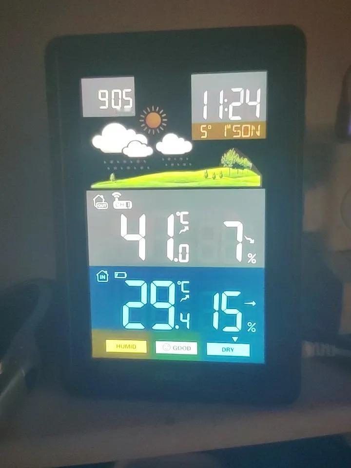 乌鲁木齐目前目前向阳面非地面温度已突破41度，我看了一下大概的天气状况，这可能是