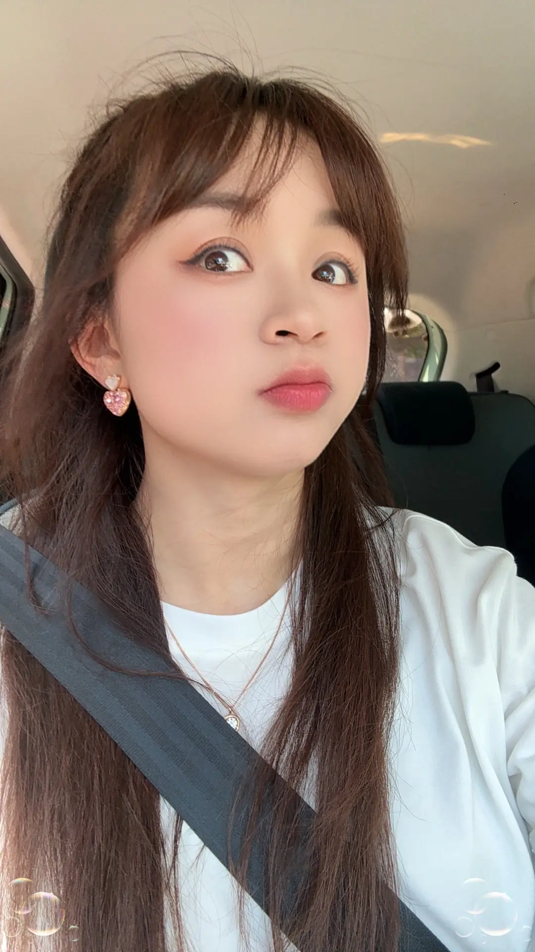 刚刚我在等🚥，不知道姐妹们有没有那种习惯，就是一个人开车，听着音乐就...