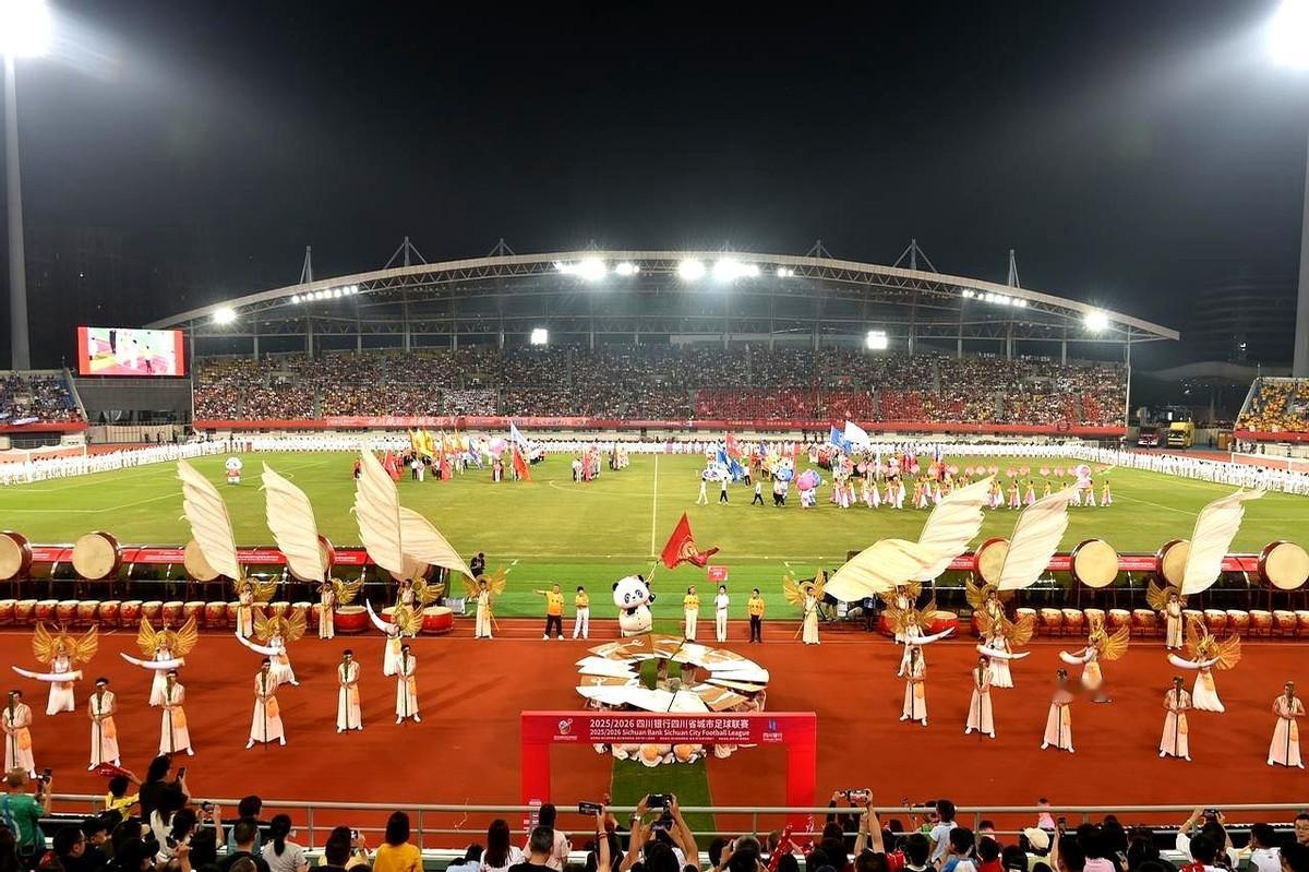 本周末，四川地区的传统业余赛事“三大球联赛”就要开踢了，21个市州也是积极参与，