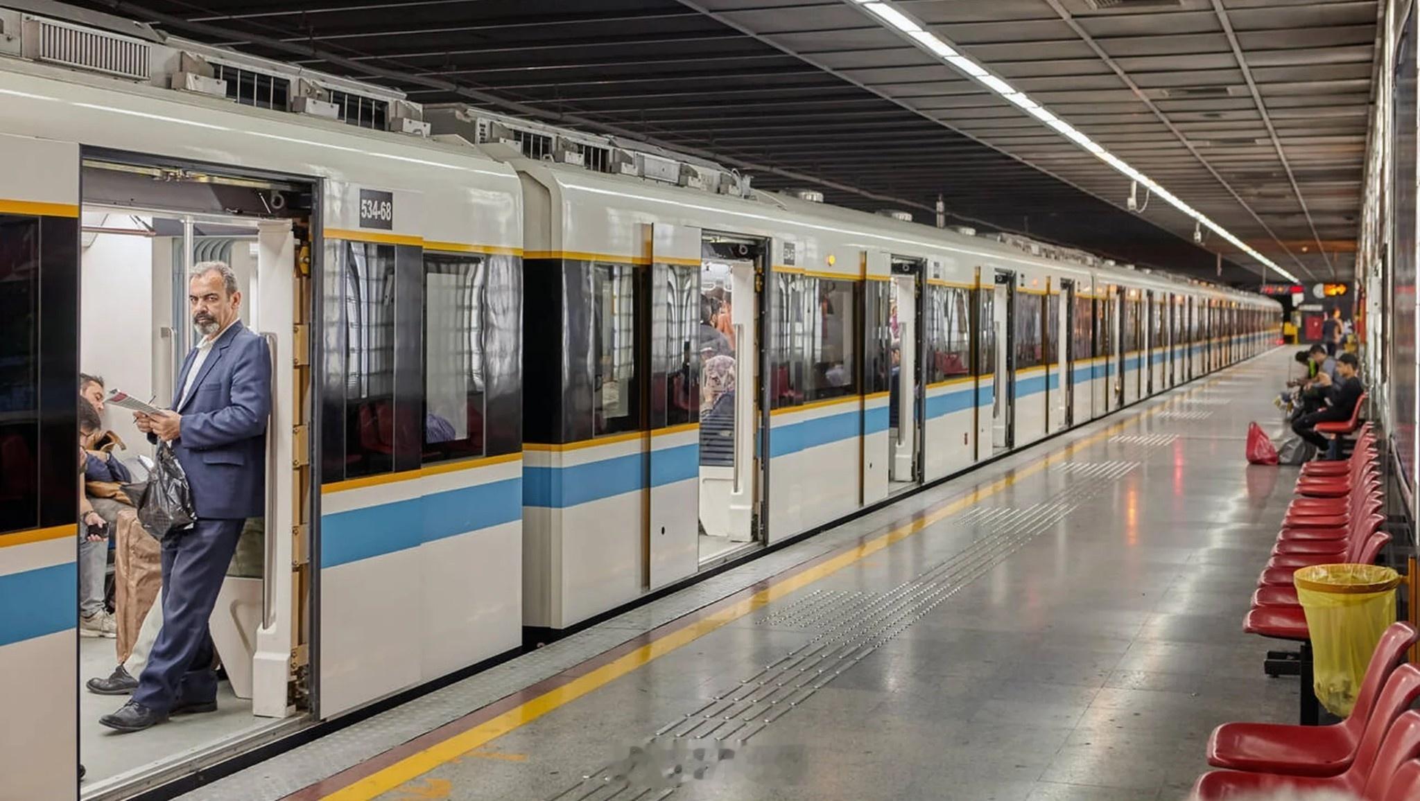 突发消息：为应对即将到来的战争，伊朗将把地铁站和地下停车场改造成应急避难所。海外