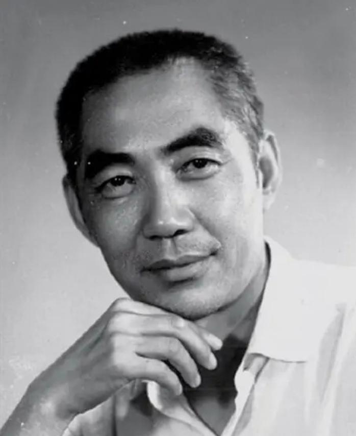 [太阳]1976年，浩然为毛主席守灵，事后他在日记中写道：“待到灵床近处，几乎所