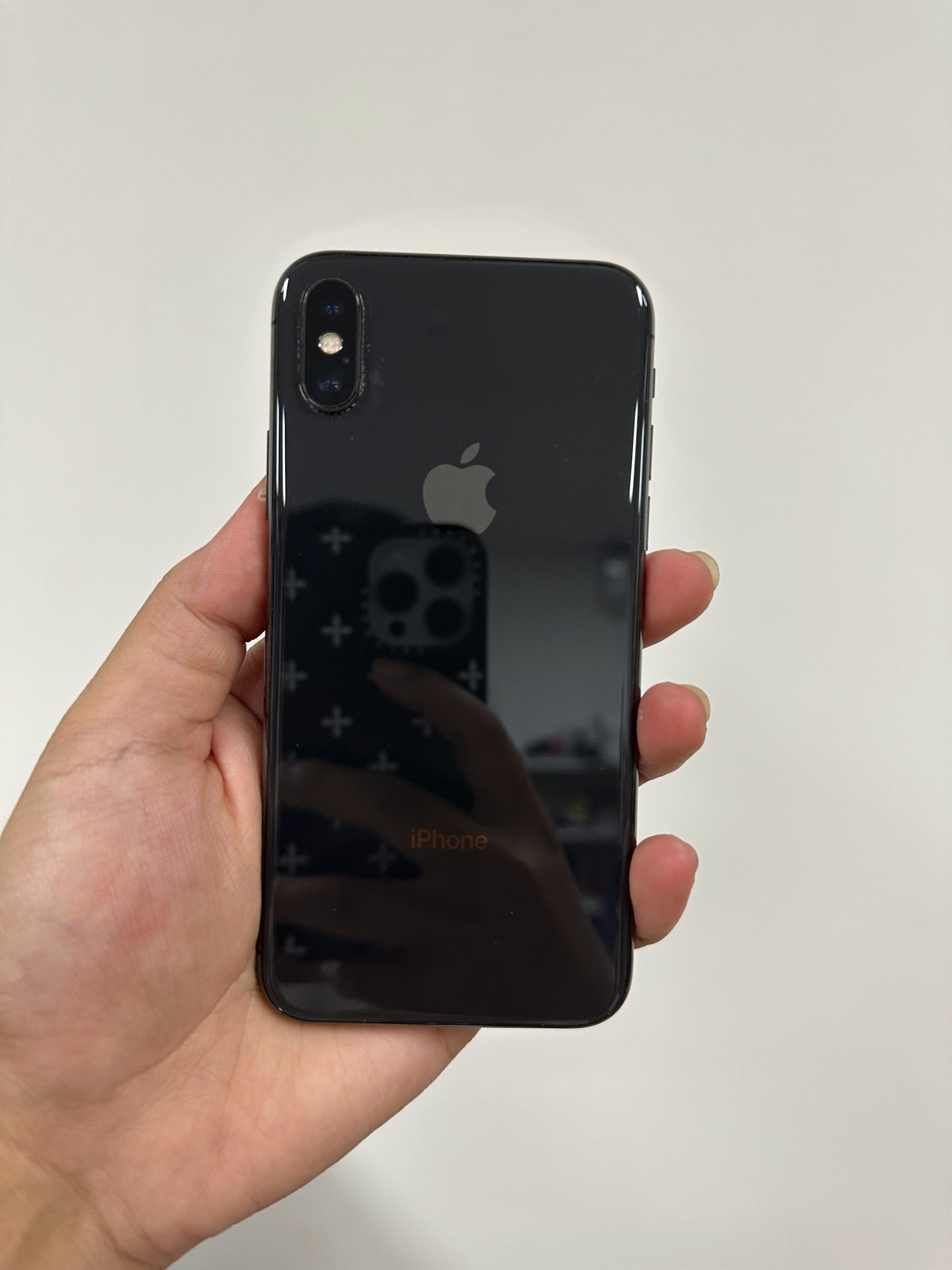 8年了，iPhone X依旧坚挺，日常用真不卡，而且手感超好[坏笑] ​​​