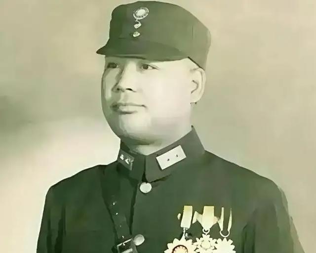 1975年，蒋介石在台北病逝。消息传到香港，躲了26年的关麟征破例登上了去台湾的