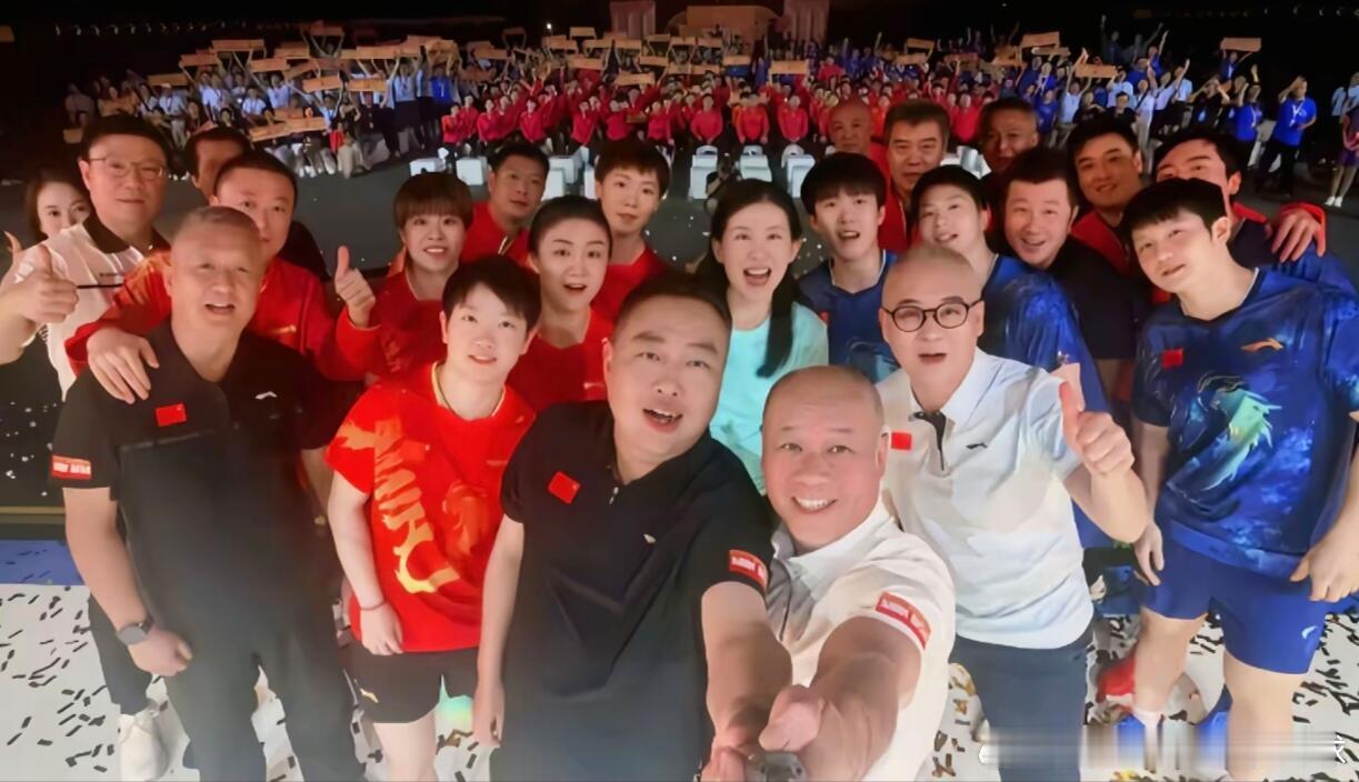 还记得出征前，我们两小只好明媚[太阳][太阳] ​​​
