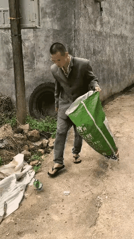 “傻子”