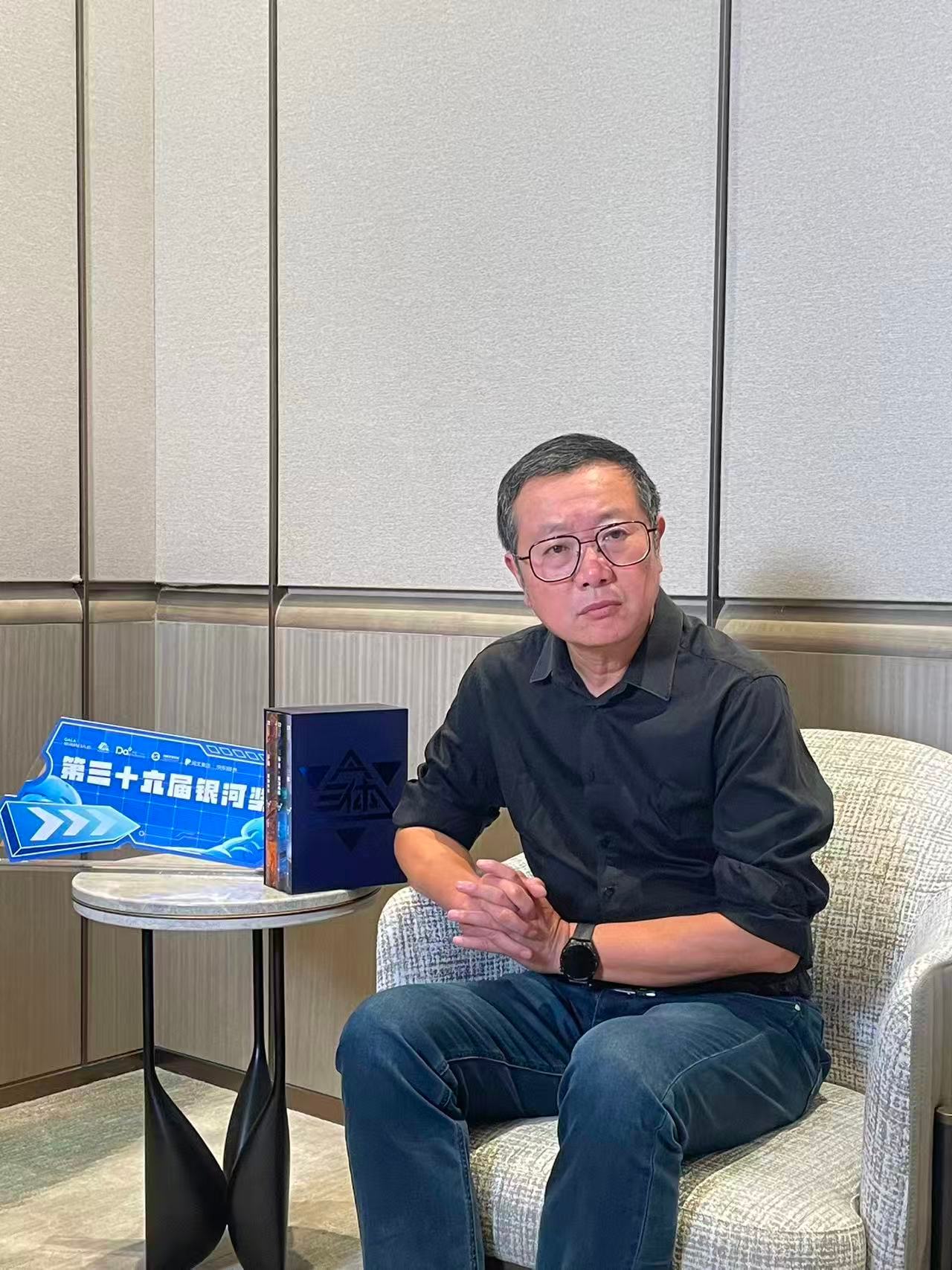 【#刘慈欣谈科幻黄金时代#：中国科幻相对西方有一巨大优势】9月19日，2025银