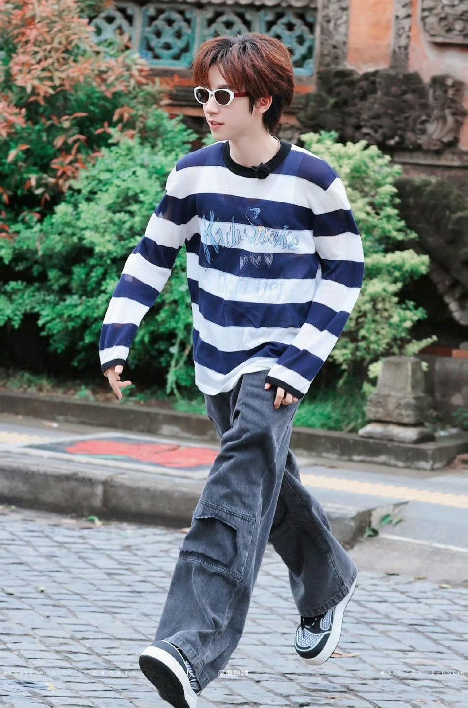 贺峻霖要录制桃花坞啦贺峻霖这张脸，就应该多拍综艺，谁看了不心动！ 