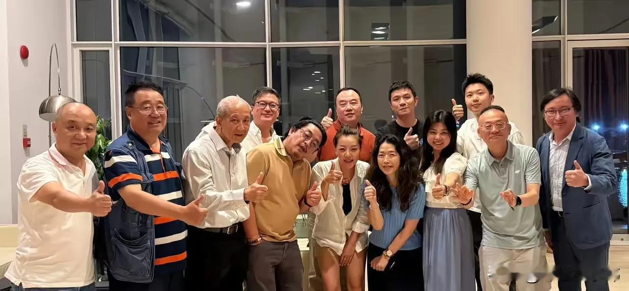 黄仁勋的4万亿美元
特朗普突然会见黄仁勋，但没有报道，他们谈了什么内容，于是，美