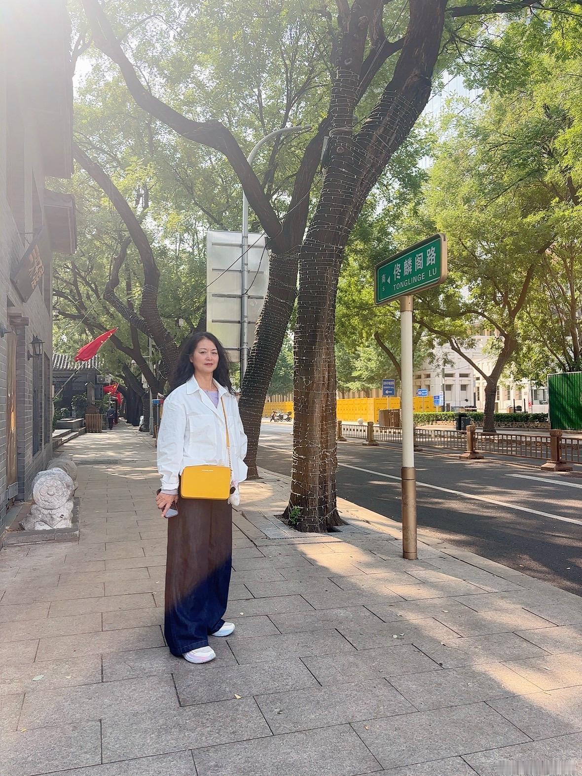 世上最好的心理医生，是有一位有耐心的爱人，无条件站在你身后帮你兜底，就会莫名多出
