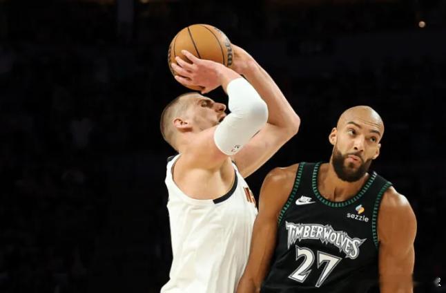 王濛永远被甜妹拿捏NBA季后赛，掘金96-113不敌森林狼。约基奇在谈到球队过去