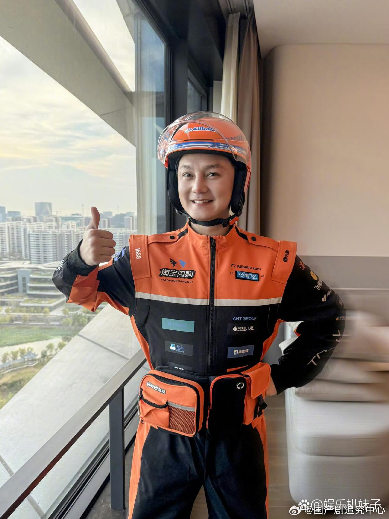 1.宋祖儿的商务代言有所恢复，与华伦天奴的合作又续约上了，还参加了线下活动。2.